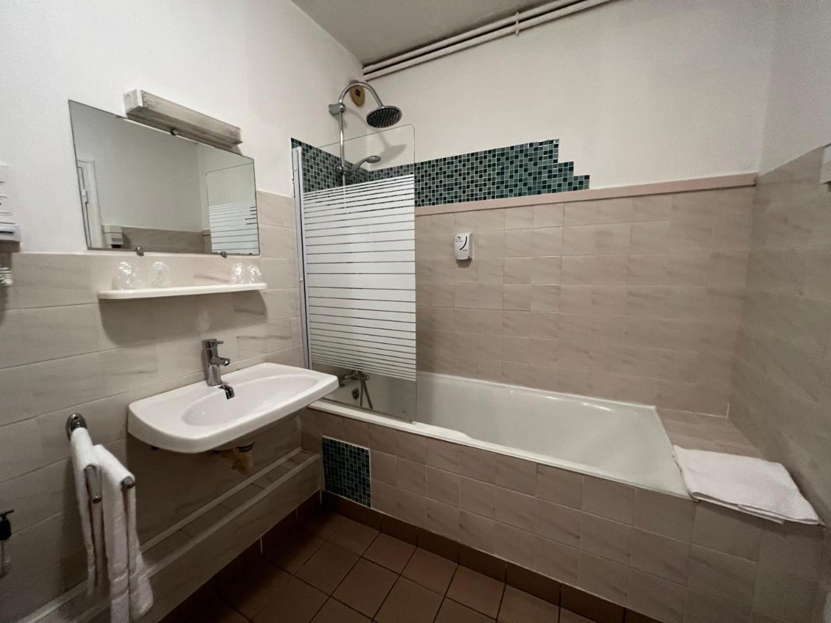 Hotel Les Montois Ceaux Ngoại thất bức ảnh